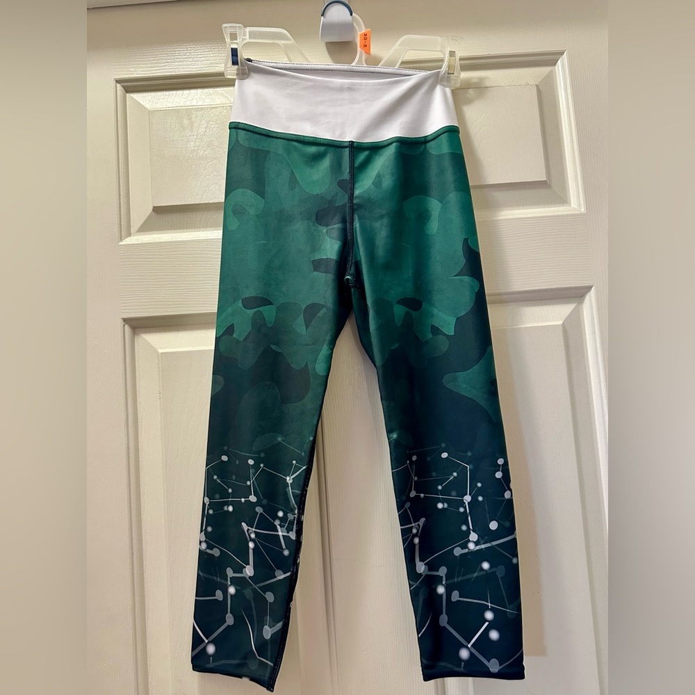 Vastitch capri style leggings! Like new!